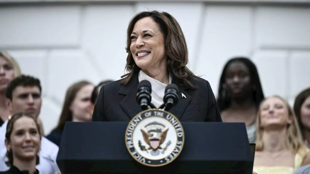 Kamala Harris aventaja ligeramente a Donald Trump, revelan encuestas