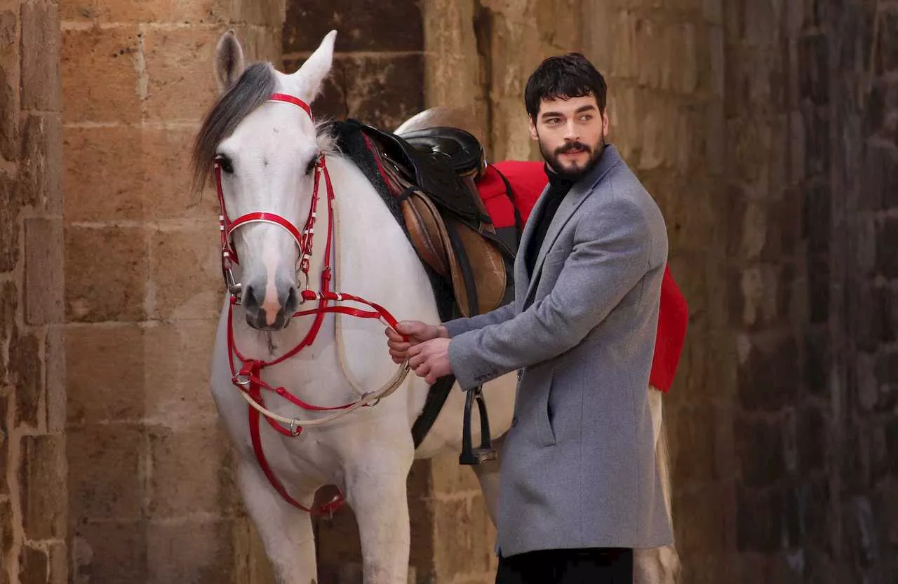 Nella nuova puntata di 'Hercai' Miran rapisce Reyyan, mentre Azat prende in ostaggio Gönül