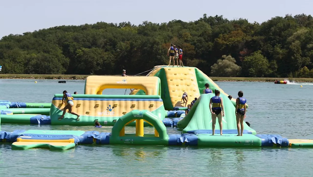 Accident de tyrolienne : un homme reste suspendu, le parc nautique fermé par la préfecture du Gers