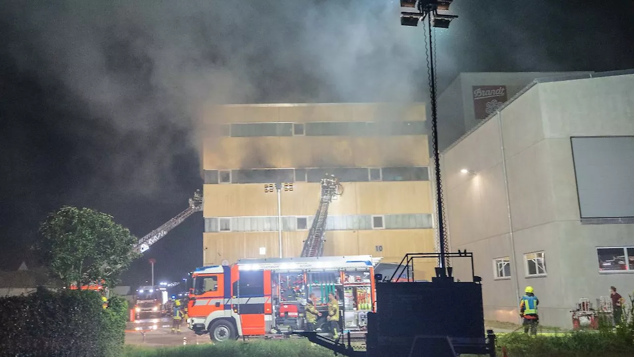 Bayern: Feuer in Lagerhalle von Brandt-Schokoladenfabrik