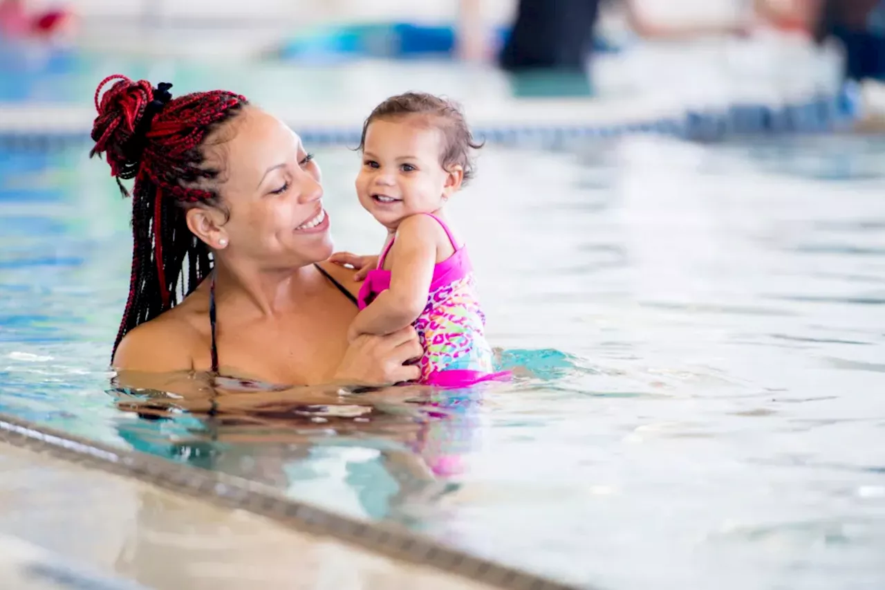 Mom of quadruplets body-shamed at her baby swimming class: 'Nobody wants to see it'