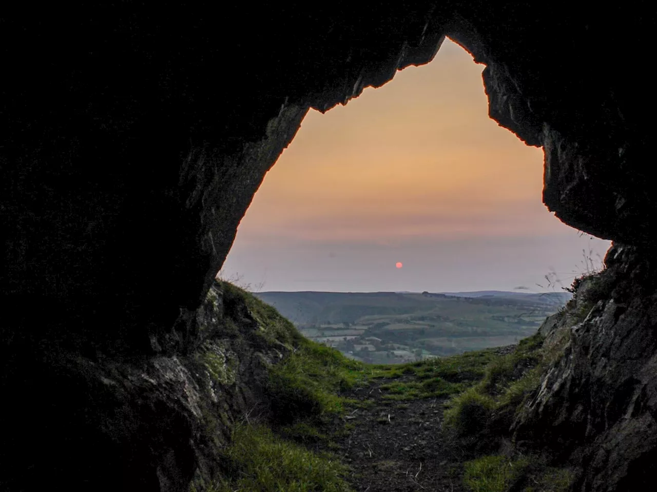 Stunning orange moon captured by Shropshire residents ahead of rare blue super moon tonight