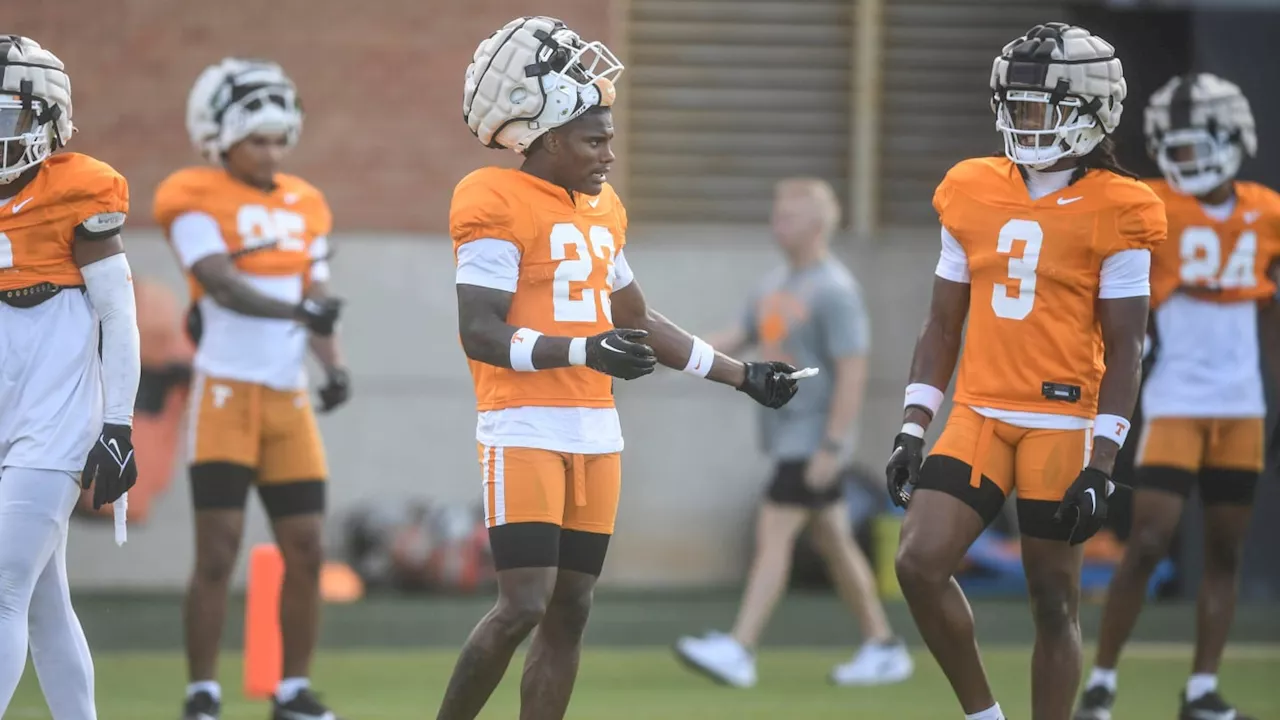 Boo Carter Earns Preseason Freshman All-American Honors For Tennessee Football