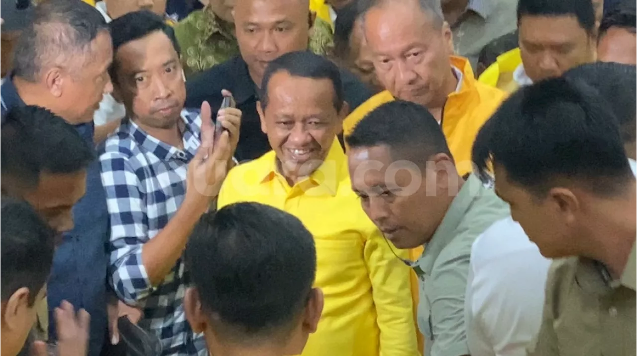 Daftar Calon Ketum, Bahlil Lahadalia Disambut Tarian Khas Papua Di Markas Golkar