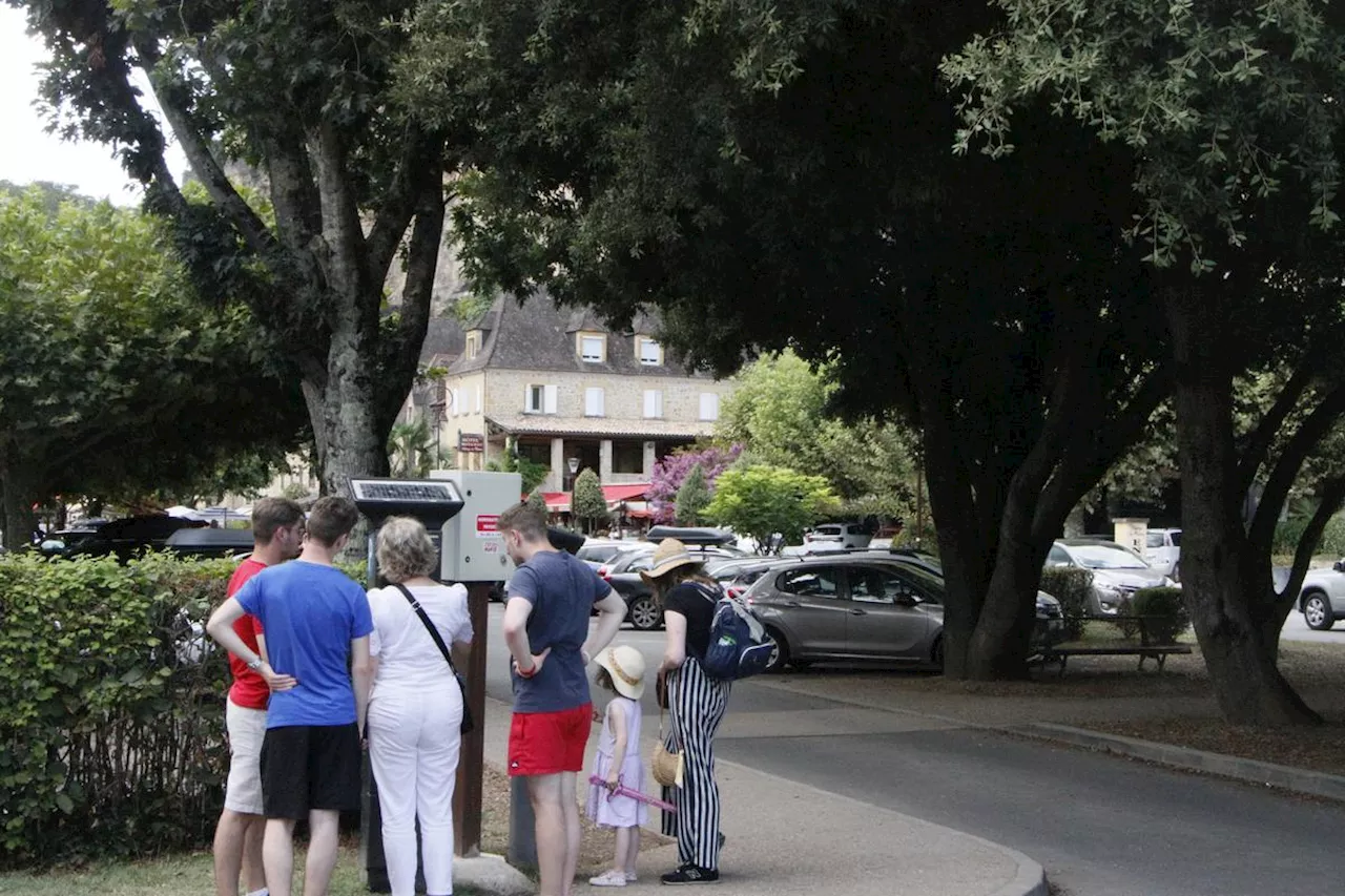 Dans cette commune de Dordogne, « les parkings représentent la moitié de nos recettes »