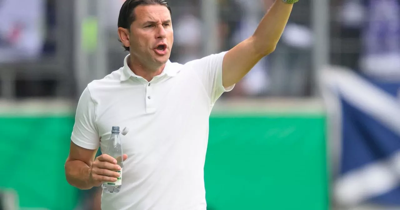 Gladbach-Coach Seoane: Sitzen alle auf Stuhl mit rotem Knopf