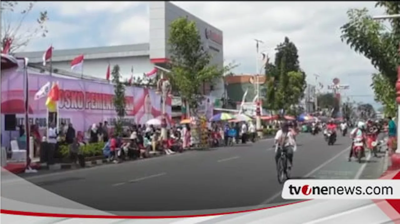 Relawan Lilis-Zaeni Menikmati Momen HUT RI Sambil Menikmati Kuliner Khas Kebumen Arem Arem