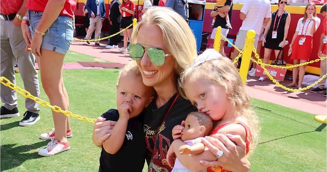 Pregnant Brittany Mahomes Rocks Baggy Chiefs Shirt at Patrick’s Game