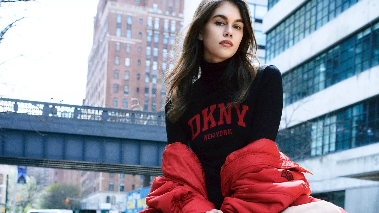 DKNY compie 35 anni e li celebra con campagna Kaia Gerber