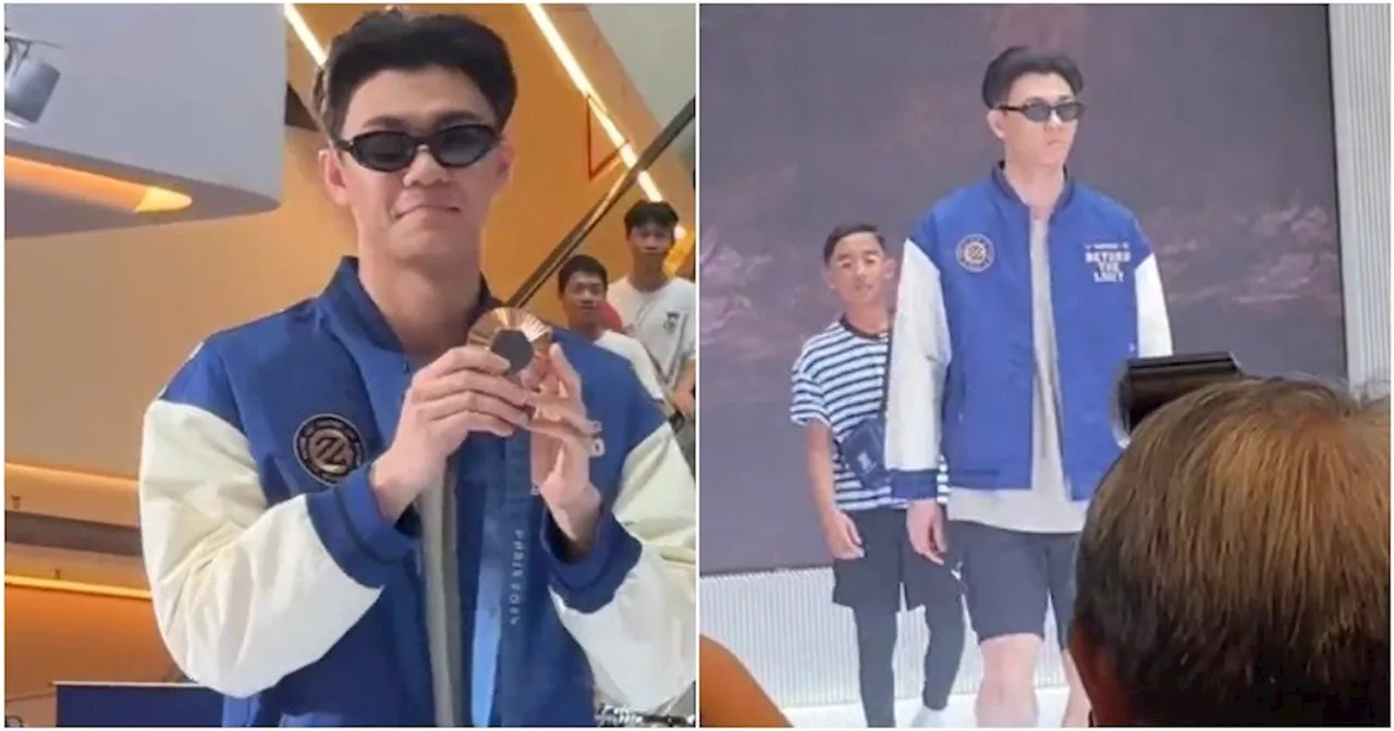 'So handsome!' M'sians Awed as Lee Zii Jia Catwalks at Fashion Show While Showing Off Bronze Medal