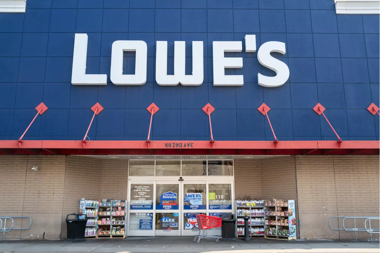 Lowe's expected to post further sales decline, following Home Depot's disappointing results