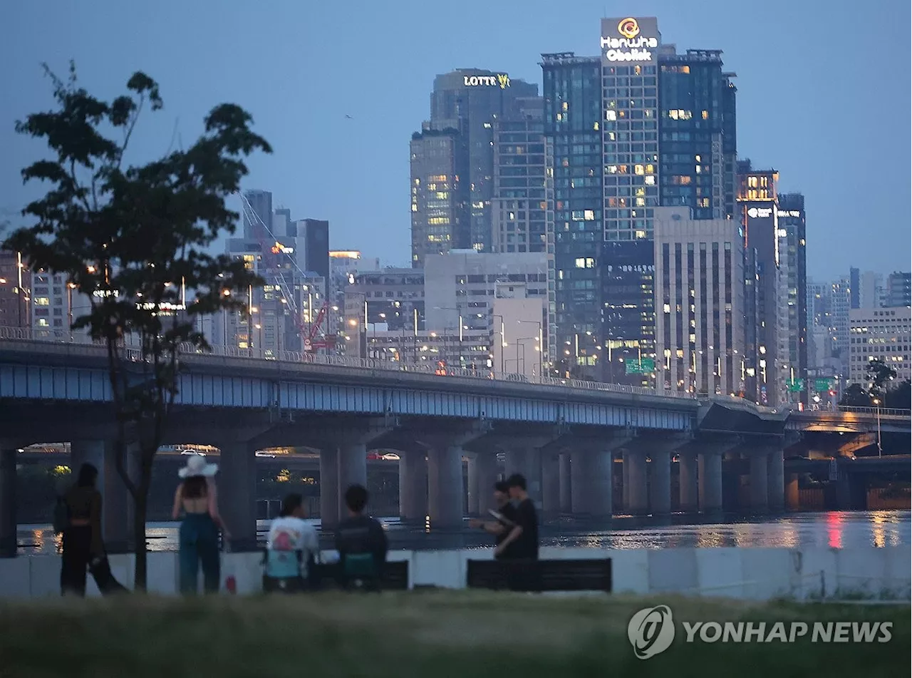 전국 무더위 속 곳곳 소나기…낮 최고 36도