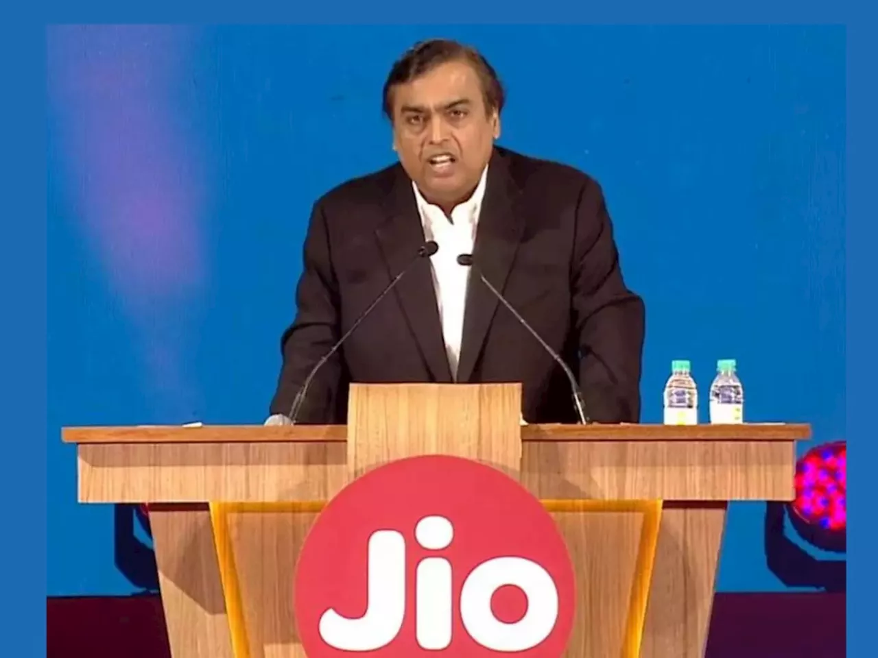 मुकेश अंबानींनी उघडला Jio तल्या नोकऱ्यांच्या पेठारा, लाखभर मिळेल पगार