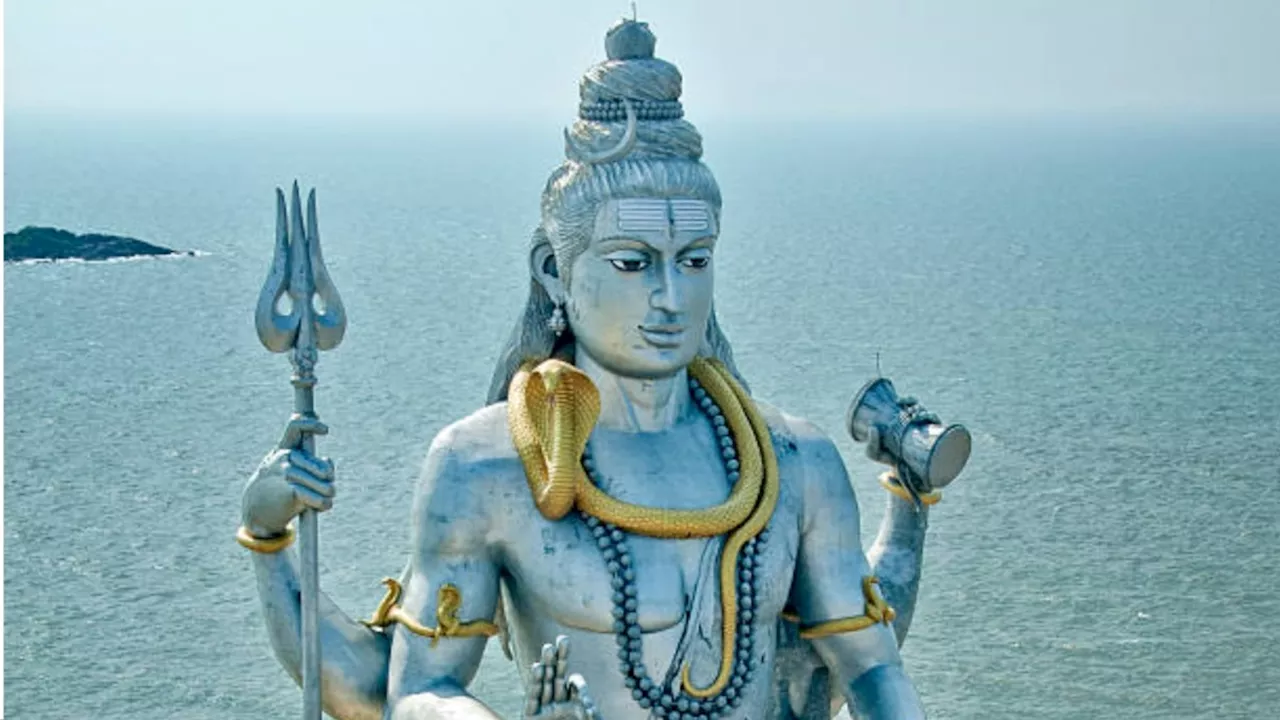 Sawan Shivratri 2024: सावन शिवरात्रि पर आज करें शिव चालीसा का पाठ, बनी रहेगी भोलेनाथ की असीम कृपा