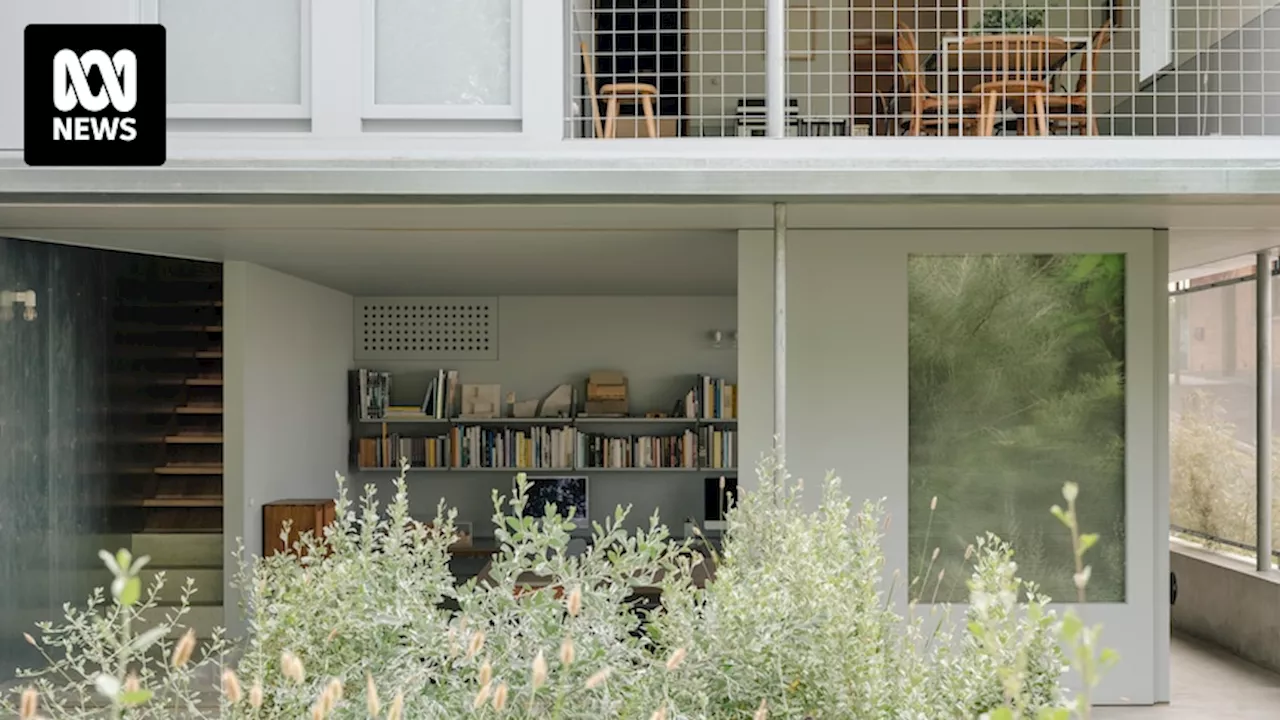 Queensland architects win House of the Year after renovating 113-year-old worker's cottage in Brisbane