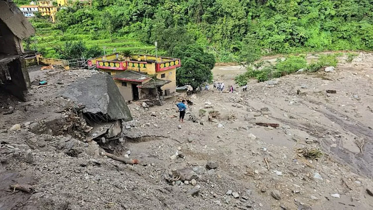 Jammu Cloudburst: पंपोर में बादल फटा... बारिश से नदी-नाले उफान पर, वैष्णो देवी में हेलिकॉप्टर सेवा रही बंद