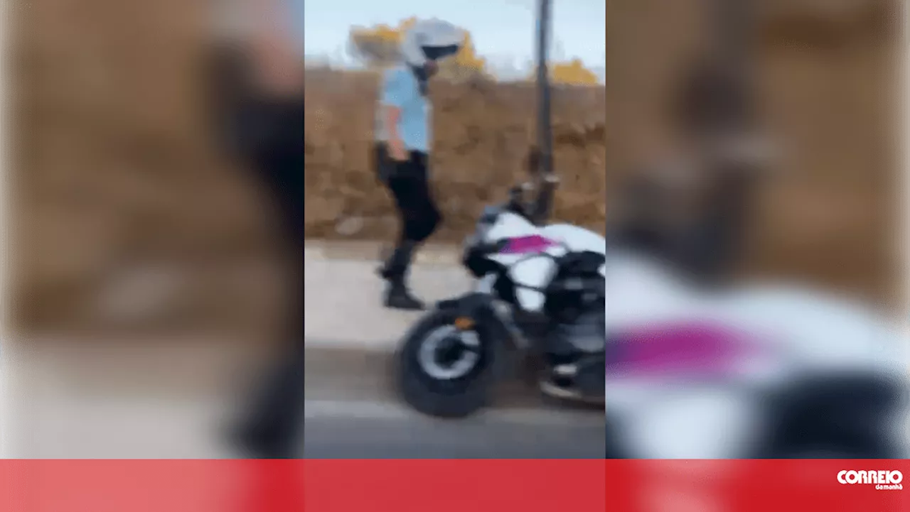 PSP abalroado por carro durante perseguição policial em Portimão. Veja as imagens