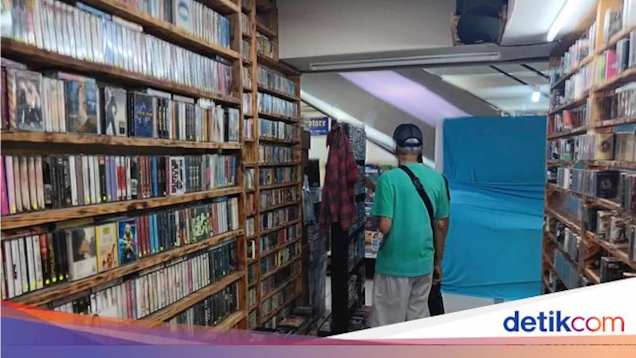 Orang-orang Ini yang Masih Suka Beli Kaset Pita Musik di Blok M