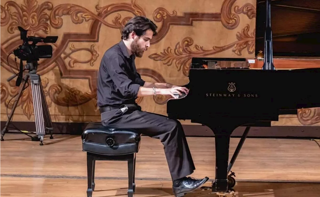 El joven pianista Héctor Rosete alcanza nuevas alturas tras ganar concurso de piano de la UdeG