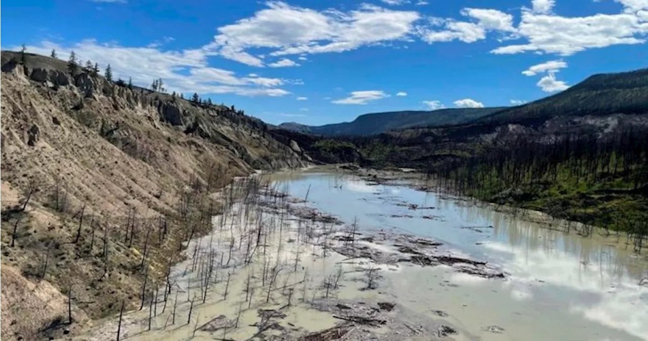 B.C. landslide: Water will take 12 to 24 hours to reach Hope if dam breaks