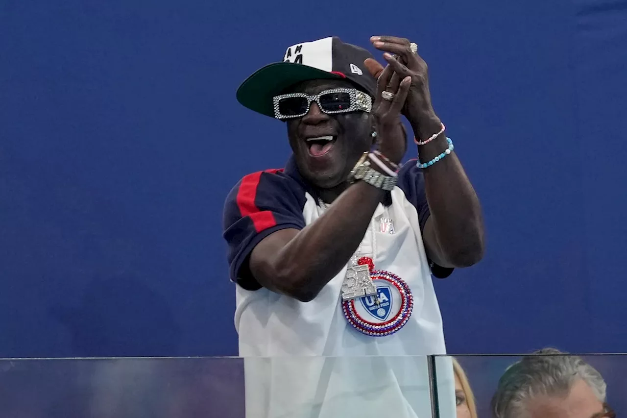 Paris Olympics: Flavor Flav helps Olympic discus thrower Veronica Fraley, who said she struggles to pay the rent