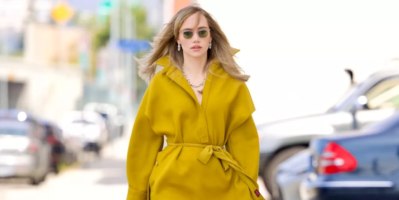 Suki Waterhouse Declares Mustard Yellow a Neutral in This Versatile Minidress