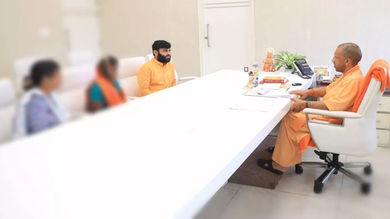 अयोध्या गैंगरेप केस: लखनऊ में CM Yogi से मिली पीड़िता की मां, मुख्यमंत्री ने कहा- सपा नेता पर होगी कड़ी कार्रवाई