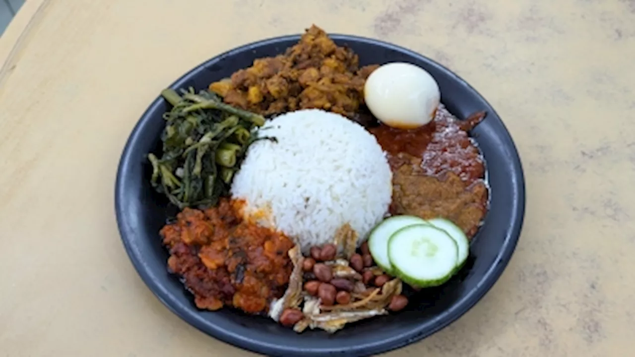 Listen up! Pumbaa’s, the viral ‘nasi lemak’ and ‘nasi kandar babi’ stall, has moved to Double One Kopitiam in Taman Bukit Mayang Emas