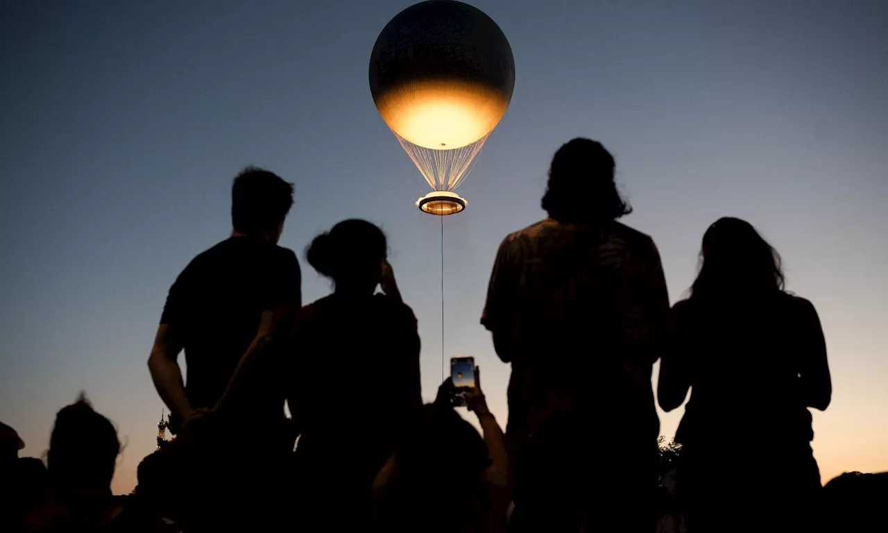 Pourquoi le ballon et la vasque des Jeux olympiques doivent continuer d'illuminer le ciel de Paris