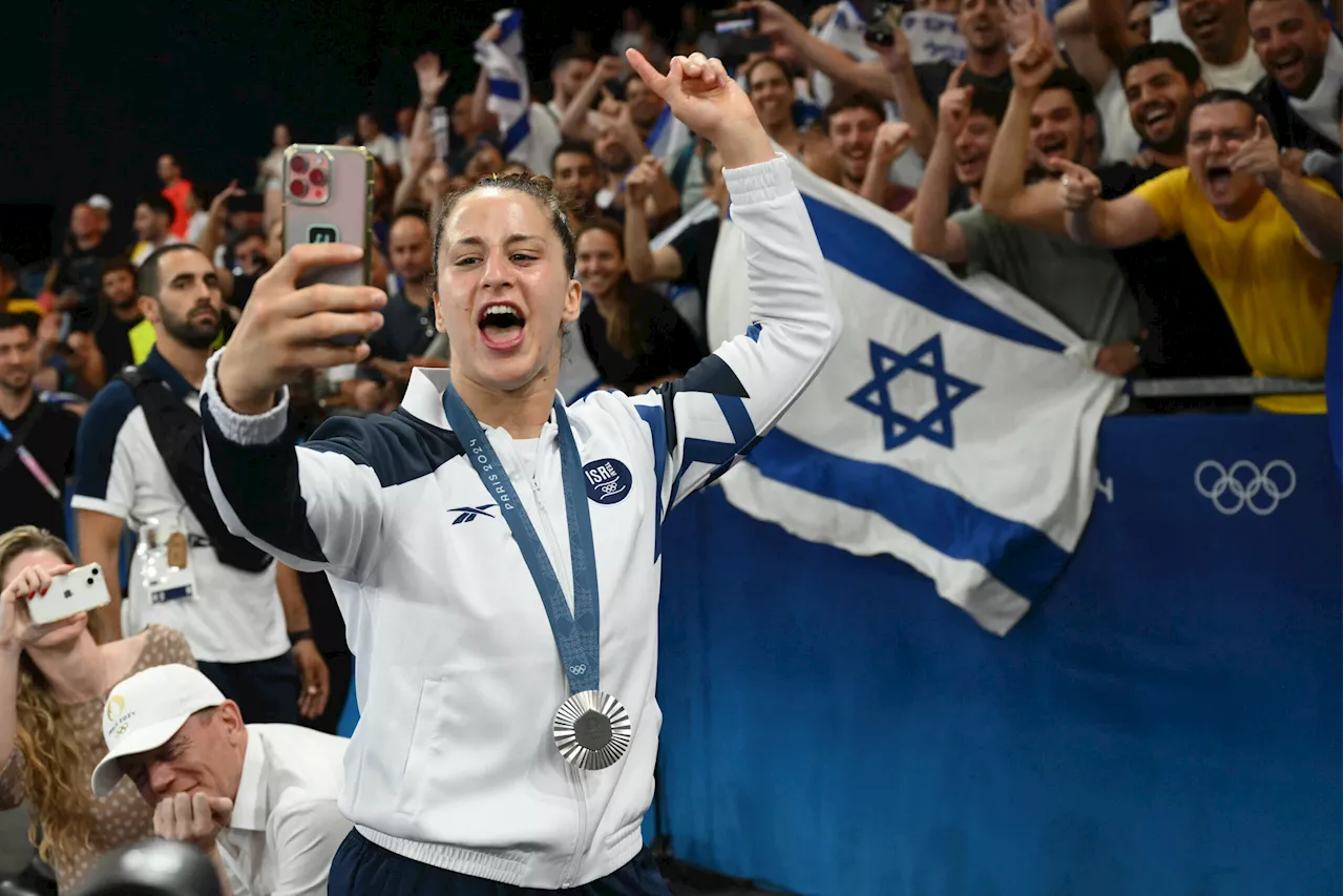 Israeli Olympians try to tune out threats, boos and war