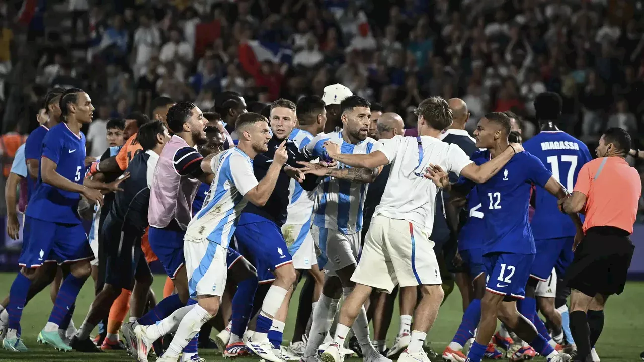 Francia vs. Argentina terminó en fuerte trifulca entre jugadores de ambos equipos: video