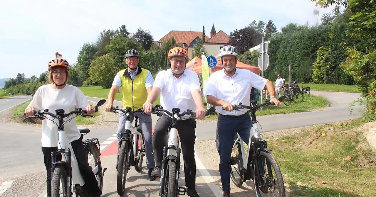 Verkehrsminister auf Probefahrt im Kreis Höxter unterwegs