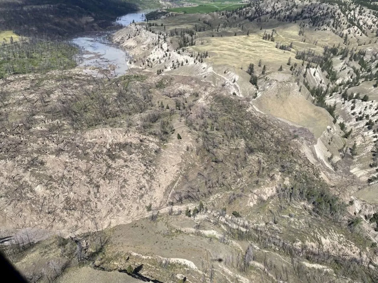 Massive landslide still blocks Chilcotin River near Farwell Canyon