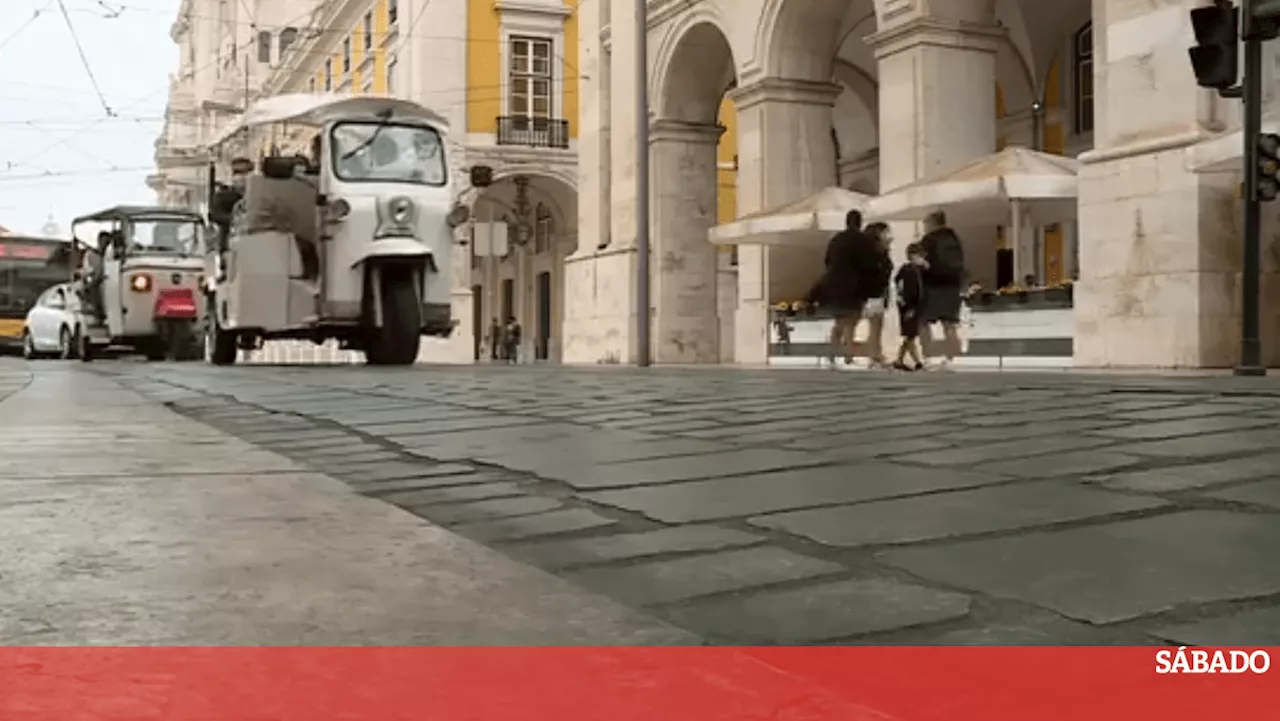 Autarquia de Lisboa quer limitar estacionamento e licenças de 'tuk tuk'