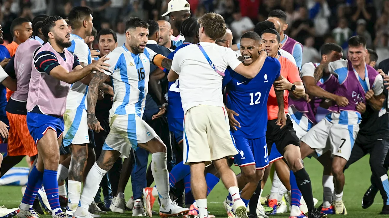 JO 2024: bagarre générale, carton rouge, course dans le couloir, chambrage... fin de match chaotique entre...