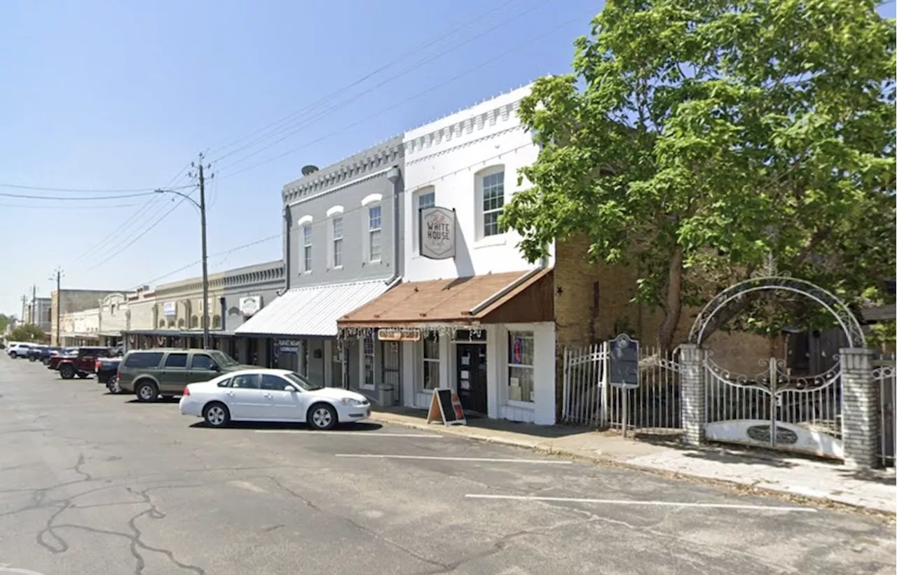 San Antonio-area restaurant rumored to be haunted is closing, going up for sale