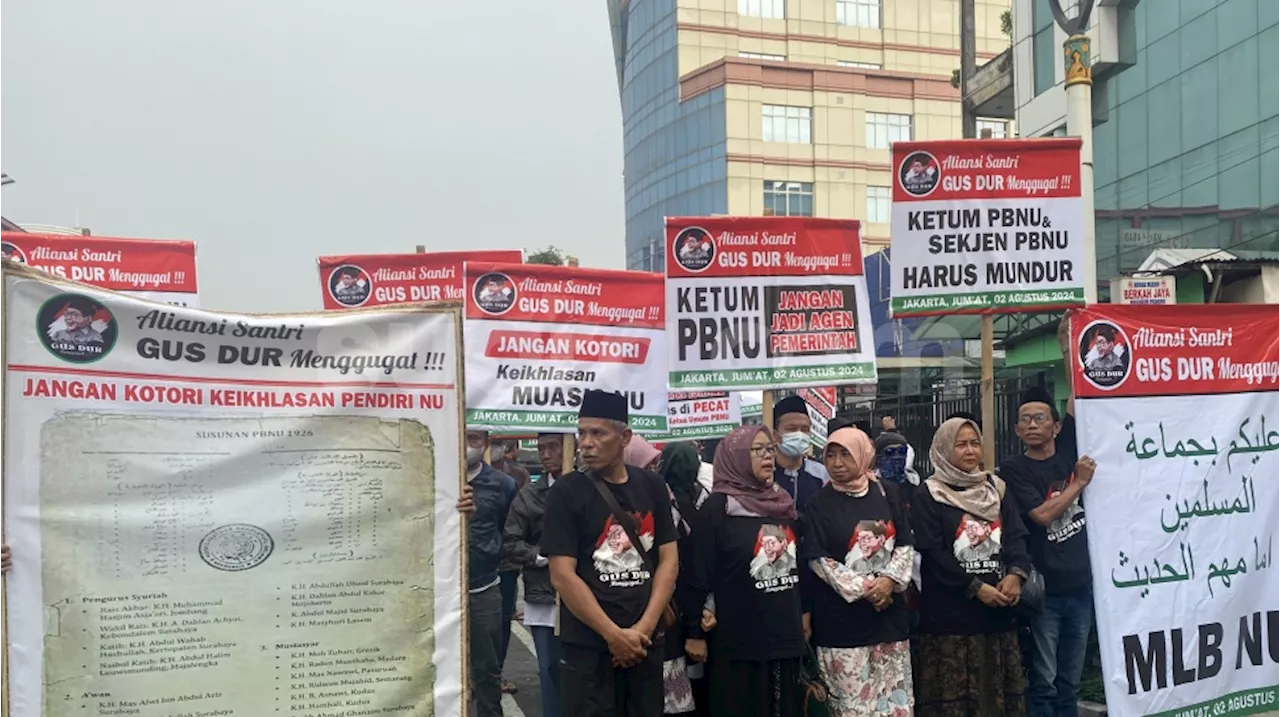 Aliansi Santri Gus Dur Geruduk Gedung PBNU, Desak Gus Yahya dan Gus Ipul Mundur