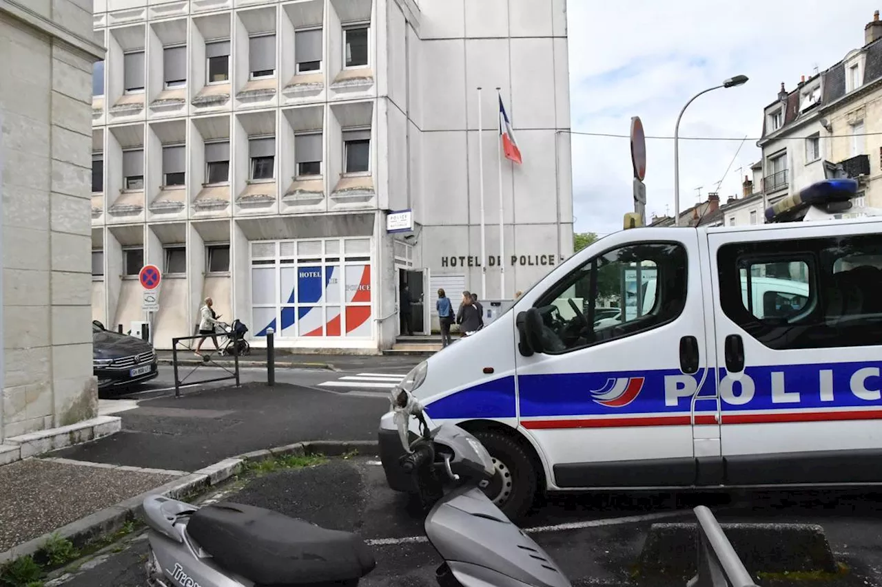 Dordogne : elles poursuivent une octogénaire pour lui subtiliser sa carte bancaire