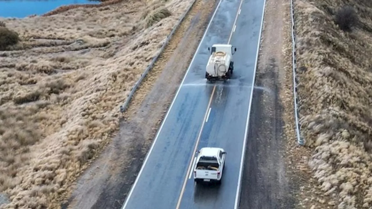 Córdoba utiliza sal gruesa para reducir la formación de hielo en las Altas Cumbres