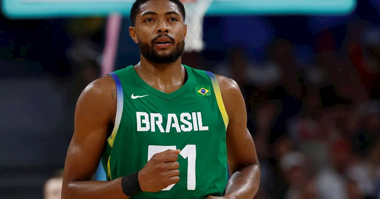 Senhor Caboclo: com toco à lá Lebron, pivô do Brasil chega a Paris