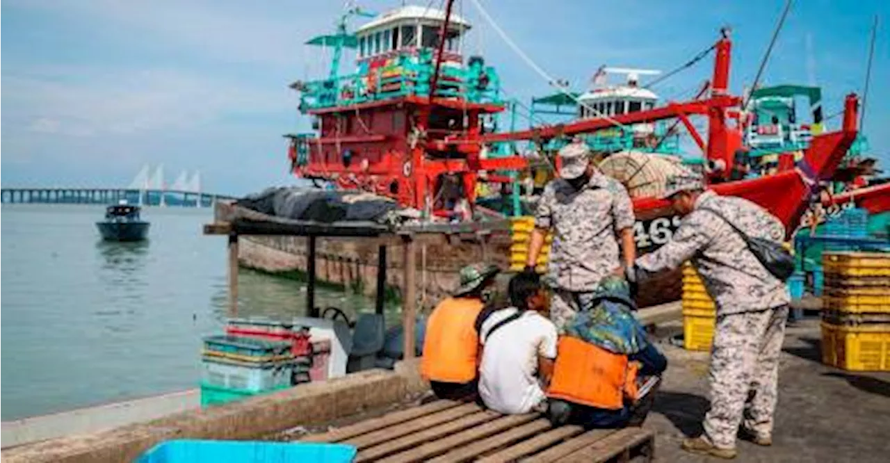 Ceroboh zon perikanan , APMM Pulau Pinang tahan empat nelayan