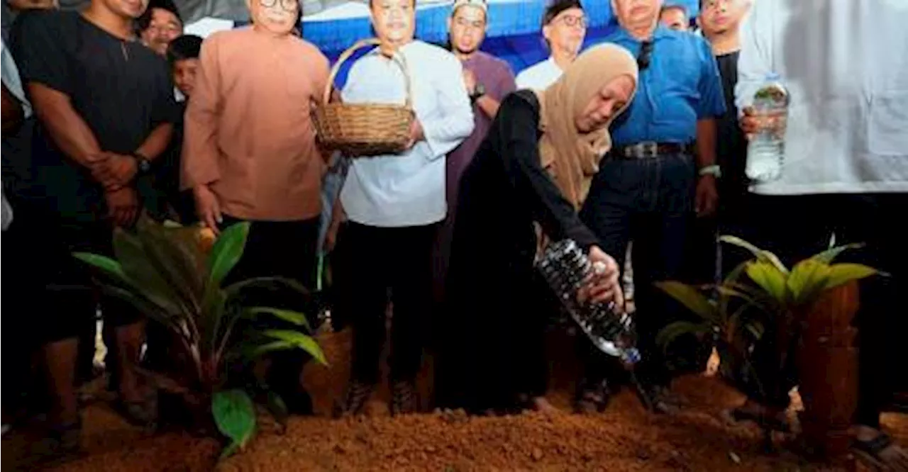 Mahkota assemblywoman Sharifah Azizah laid to rest