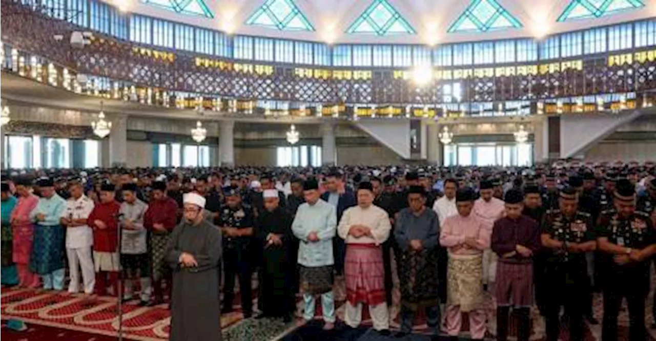 PM Anwar joins 3,000 in performing absentee funeral prayer for Haniyeh at Masjid Negara