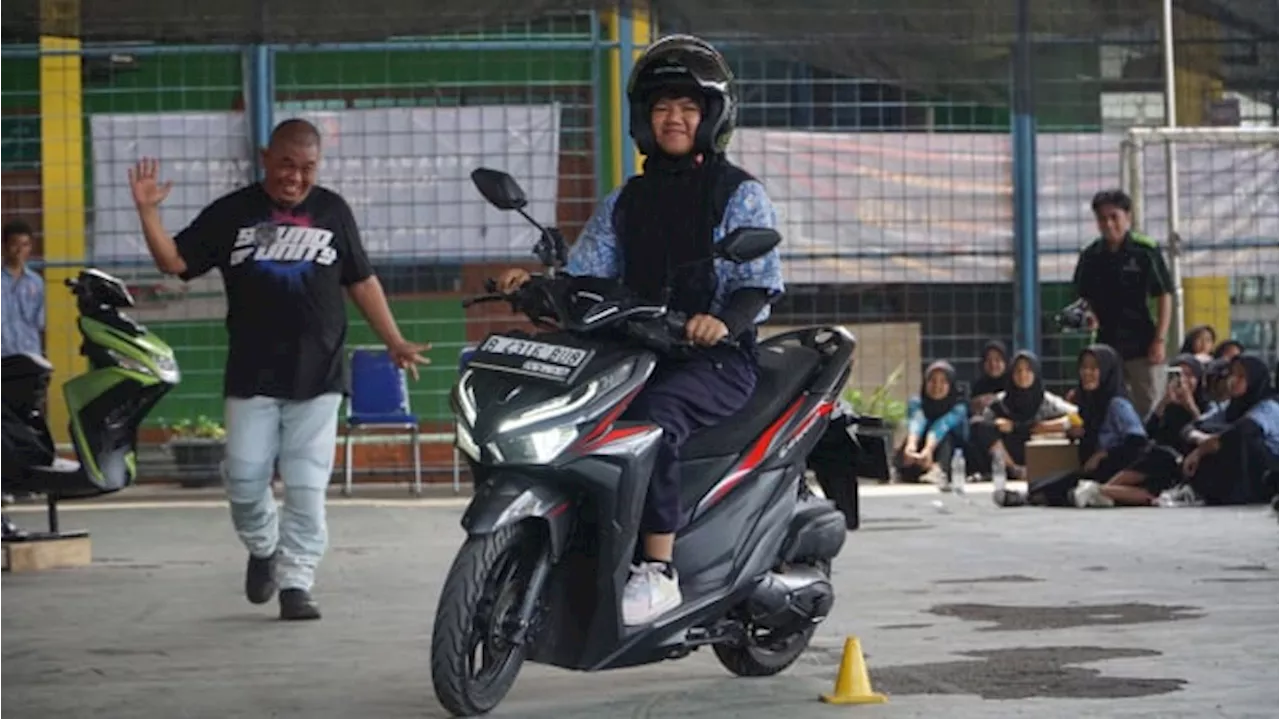 Pentingnya Mengenalkan Teknologi Otomotif Terkini dan Safety Riding ke Pelajar