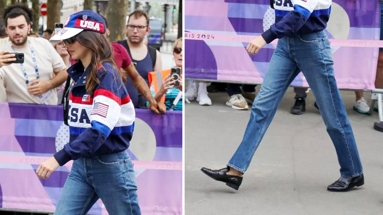 Cómo llevar jeans rectos y mocasines negros al estilo deportivo como Kendall Jenner en París