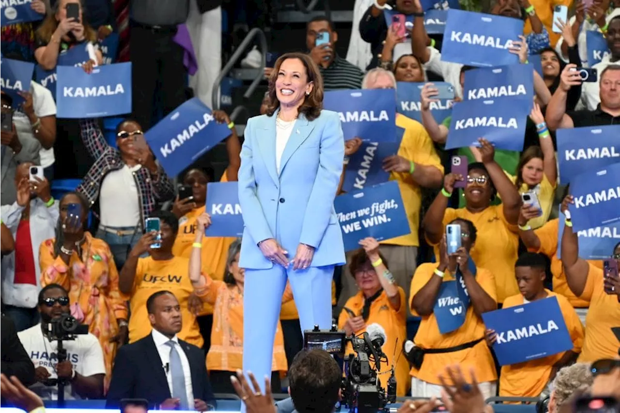 Campaña de Kamala Harris recaudó en julio el doble de fondos que Donald Trump