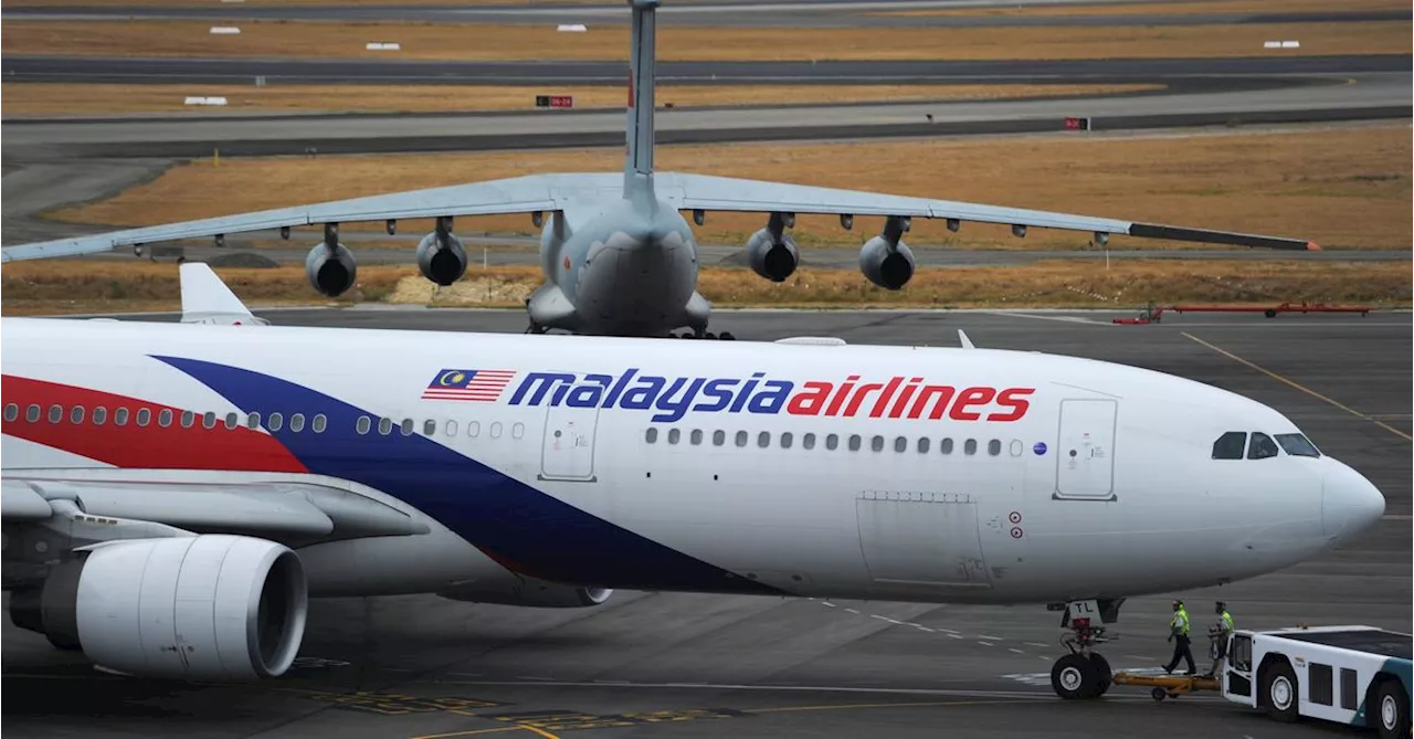 Malaysia Airlines flight makes 'emergency landing' in Alice Springs after 'technical issue' with engines