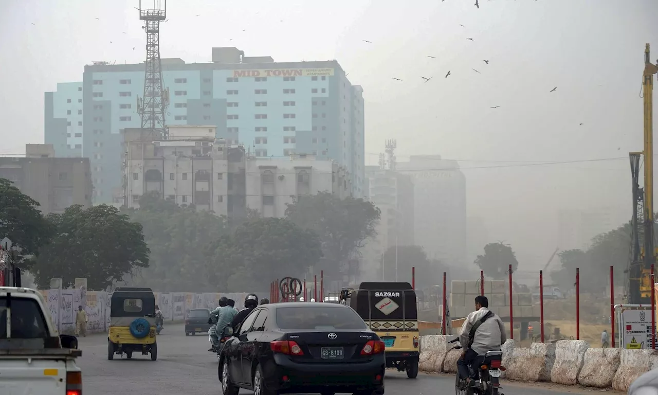 Light rains, drizzle lash in Karachi early morning, rains to continue whole day today