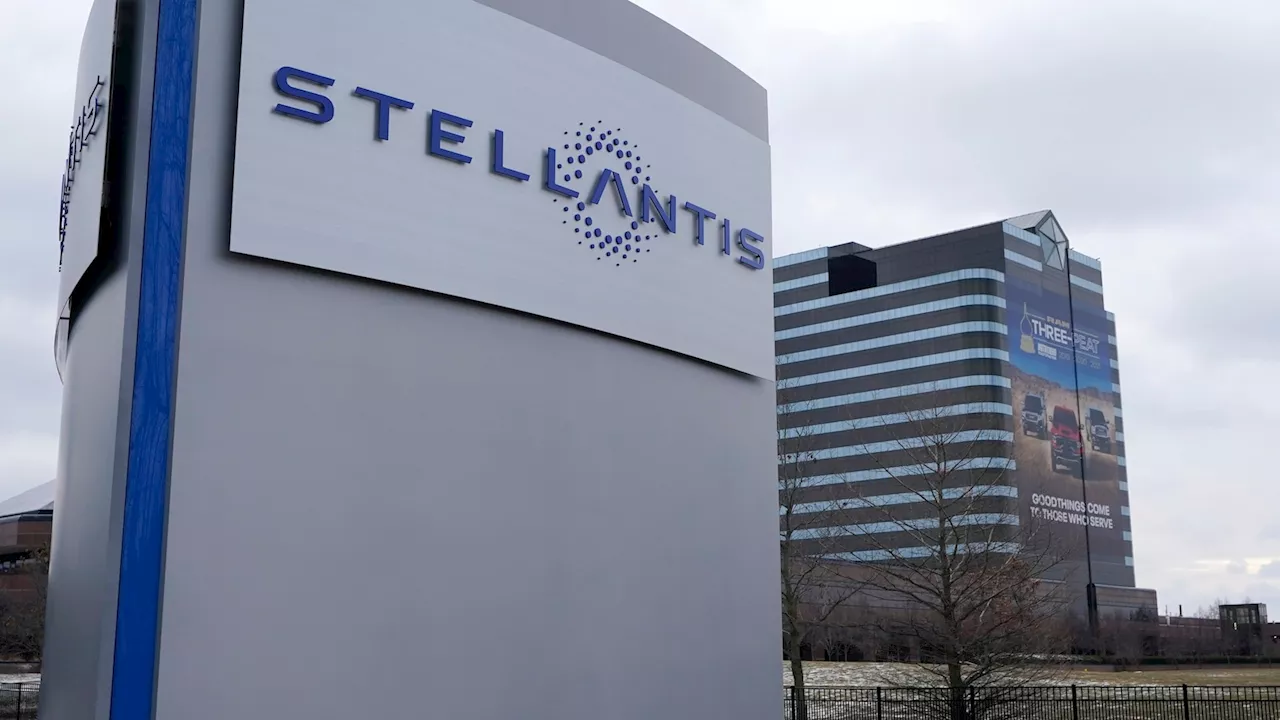 At DNC, UAW head threatens strike against Stellantis over delayed plant reopening