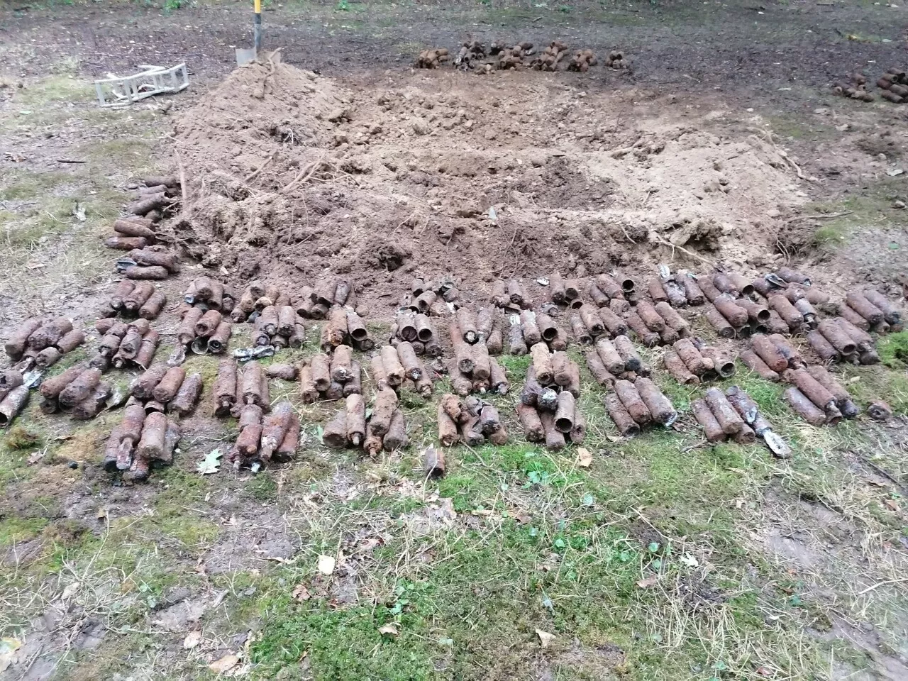 Des sangliers dénichent 500 obus anglais près d'un château en Normandie